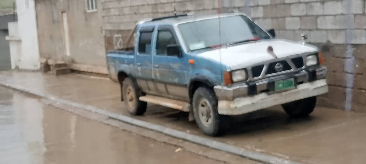 نیسان 
مۆدێل 1998
گێرو مە کینە ئەکسلی 2002
تەیقەو ڕەقە وکارەبای بەشەرت 
کتابی لەگەلایە بە شەرتی ئەوەلیات 
*********** حلبجة, السليمانية
