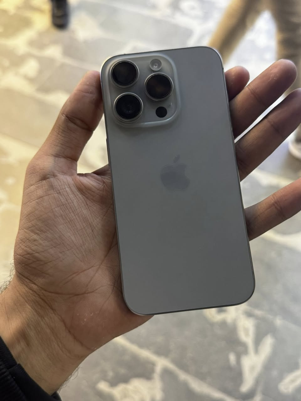 السلام عليكم ايفون ١٥ بطارية ٩١ ذاكرة ٢٥٦ فيس ايدي واكف الجهاز وكع مني ووكفت الفيس ايدي فقط ممستبدل بي ايشي مكفول كل غراضة الاصلية ويا كارتونة فقط سعرة ٨٠٠ الف 
***********
مكاني بغداد المنصور
