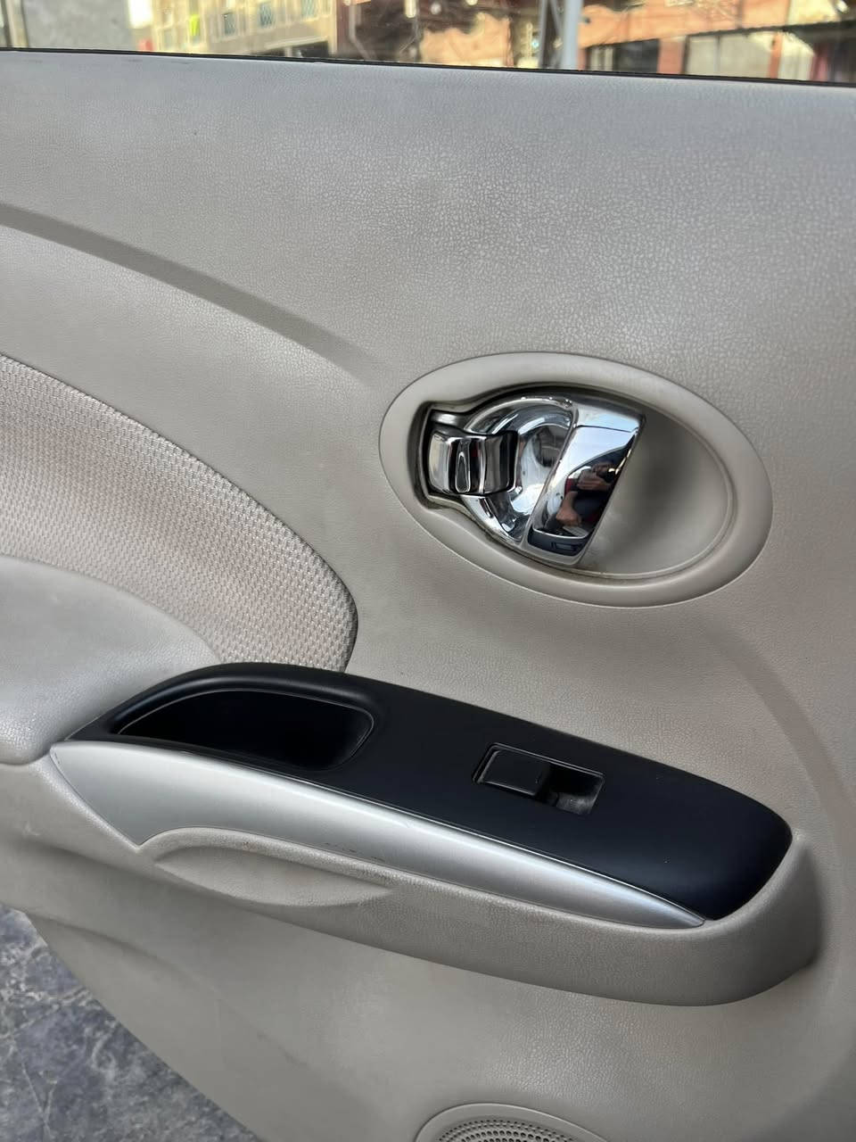 السلام عليكم صني 2024 اربيل بسمي مكفولة من الصبغ 
فول مواصفات

المواصفات
بصمتين يعني ريمونت 2
بصمة ابواب
بصمة تشغيل
بصمة صندوق
تبريد بيانو
كشافات بلادية
اشاير بلمري
مري يغلق على الكهرباء
ويلكب مو كب بلاستك
مقياس السرعة و الرون يختلف عن دشبول السني المعروف
مقياس حماوة
تحكمات استيرن
شاشة بلادية كاربلي بلوتوث يعني ميحتاج كيبل حتى تربط كار بلي
كامرة خلفية
حساسات خلفية
اربع سماعات مو سماعتين
من الداخل و الخارج اربع يدات نيكل 
اربع جام كهرباء
تبريد قطعتين
شاشة بلادية كاربلي على البلوتوث
كامرة خلفية
حساسات خلفية
جام السايق اوتو

يعني مو من هاي السني العادية النعرفها

مكفولة من الصبغ
السيارة جاهزة ماناقصها شي
عليها اضافات
برمجة استهلاك بانزين
باتري جديد
ستاند موبايل
تغليف ارضية السيارة جلد
تغليف الصندوق جلد
تغليف كشنات اسود و احمر
تغليف ستيرن
فرشة دشبول

مكانها بغداد
***********
