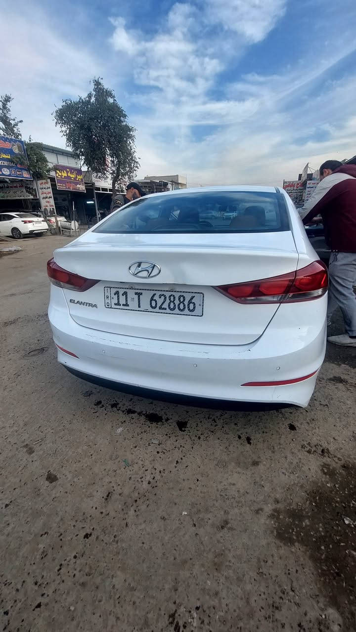 النترا خليجي موديل ١٩ سوبر
مكينه ٢٠٠٠
ماشيه ٩٠ الف كيلو سياره جديده كلش
ادامه كامله للمحرك بلكات نوزلات كلشي
اذاين جدد
باتري امارون 
فول مواصفات معروفه موصفات السوبر
السياؤه بيها طخه بالبنيد وبيها طخه بالصندوك
مكان سياؤه سيديه
استفسار رقم
***********
***********
Zaid Al-Khazraji .
السعر ١٦٣ وبيها مجال
