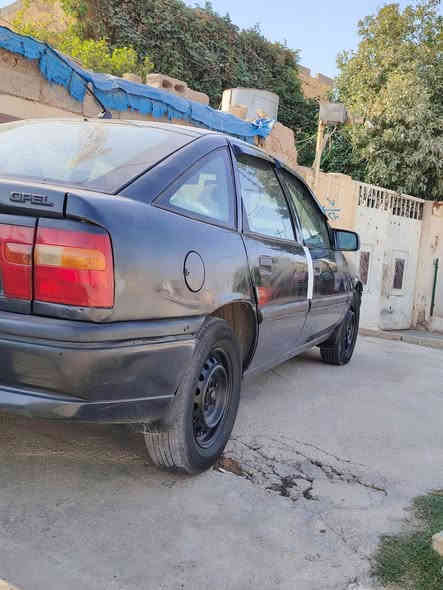 السلام عليكم للبيع اوبل فگتره حجم 20 موديل 93 سنويه لحد 2027 دفتر بانزين موجود كير محرك صدر امامي خلفي جديد تايرات اربعه جديد كهربائيات كلها شغاله تدفئه شغاله السياره جاهزه من كلشي ترهم مراوس حسب القناعه مكاني قضاء الحويجه السعر 35 وبيه مجال  رقم الهاتف ***********
