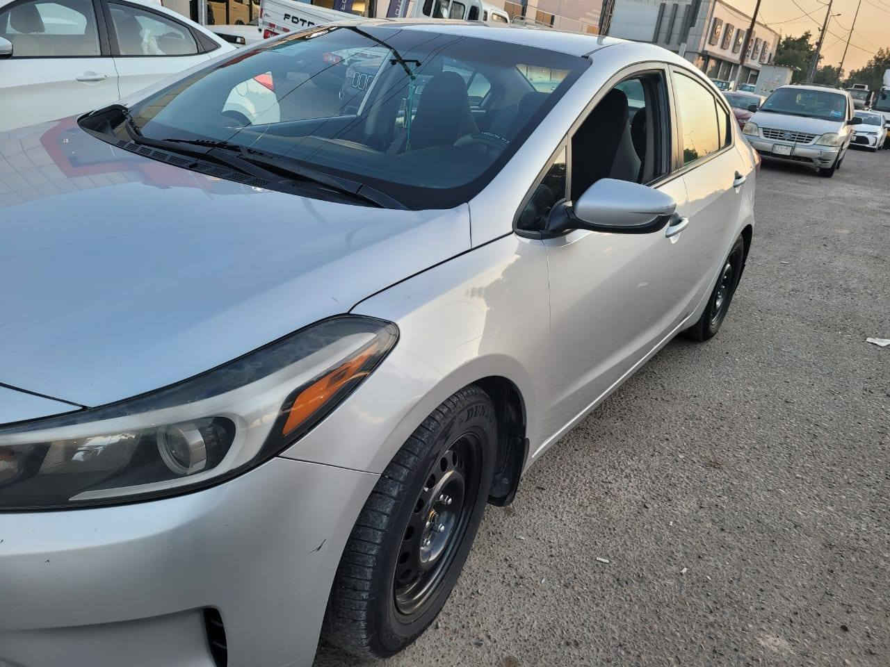 سلام عليكم للبيع فقط كيا فورتي 2018 سياره وارد كندي حادث رصعه بالجنطه وما مصلحه  وداعميه خلفيه فقط صبغ و الباقي كفااااله عامه وين ما تريد افحص سياره جاهزه بدون اي مصرف رقم بغداد بسمي مكاني بغداد السعر.  125 ورقه  مجال جدا بصيط  ***********
