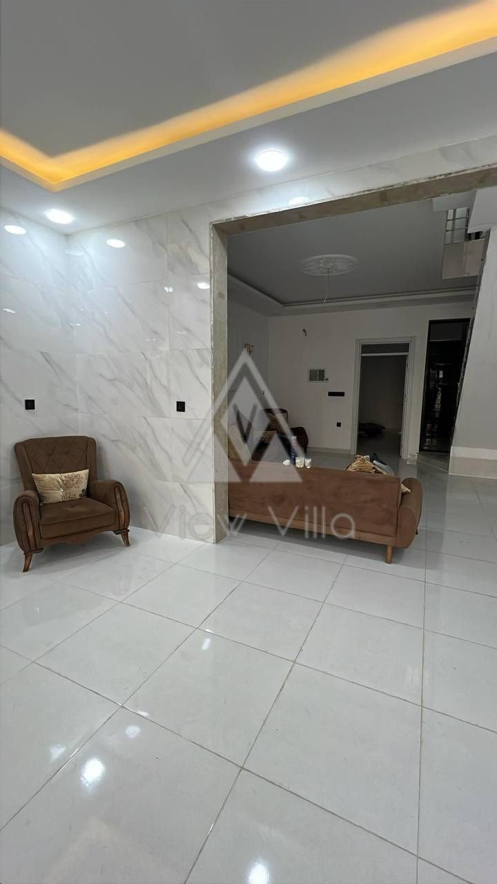 منزل للإجار 100m  البيت مؤثث زيرو نضيف جداً 
يتكون من 3 غرف نوم ونضام دكت 

🔹شركة  #ViewVilla  للعقارات 
🔸لدينا عروض تناسبك_رابط القناة بأول تعليق(للعقارات المعروضة داخل أربيل)

للتواصل 📞:***********
