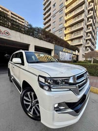 لاندكروز GXR • V8 • ٦٧ الف كم