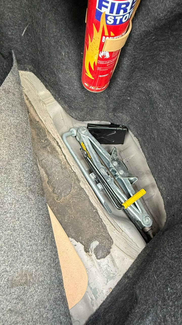 سلام عليكم كورلا مديل 93سياره مكفوله من ضربه والخياس ولكص ولعيب شرعي  مصبوغه عام بدون دواخل  غرفه حاويه مكينه وكير حلوات كير جديد كهربائيات كلها شغاله دشبول ايسر كلشي بيها يسره سياره محور حداديه جديده جاهزه مال جناي رقم كربلاء نكليزي بسمي تحويل مباشر مكان نجف سعر 70 وبيها مجال شراي يتصل  ***********
