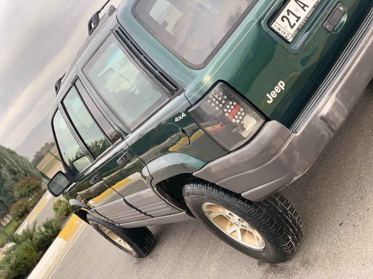 مؤديل1995Jeepشوێن سلیمانی ***********سعر51گه V8 لاو مه عامه له 
سه ياره كه بێ دەعموولێ دراو جوارتایە ویلی نوێ سە نەوی تازەیە تا٢٠٢٩ته حويل خرامه براوه به شه رت گێروو مەکینە بە شەرت تبریت ساردوو گەرم بەشەرت كوشن كاره با ته عديل سورعه سوكان ڤؤليوم ناو  ڤؤرميگا
