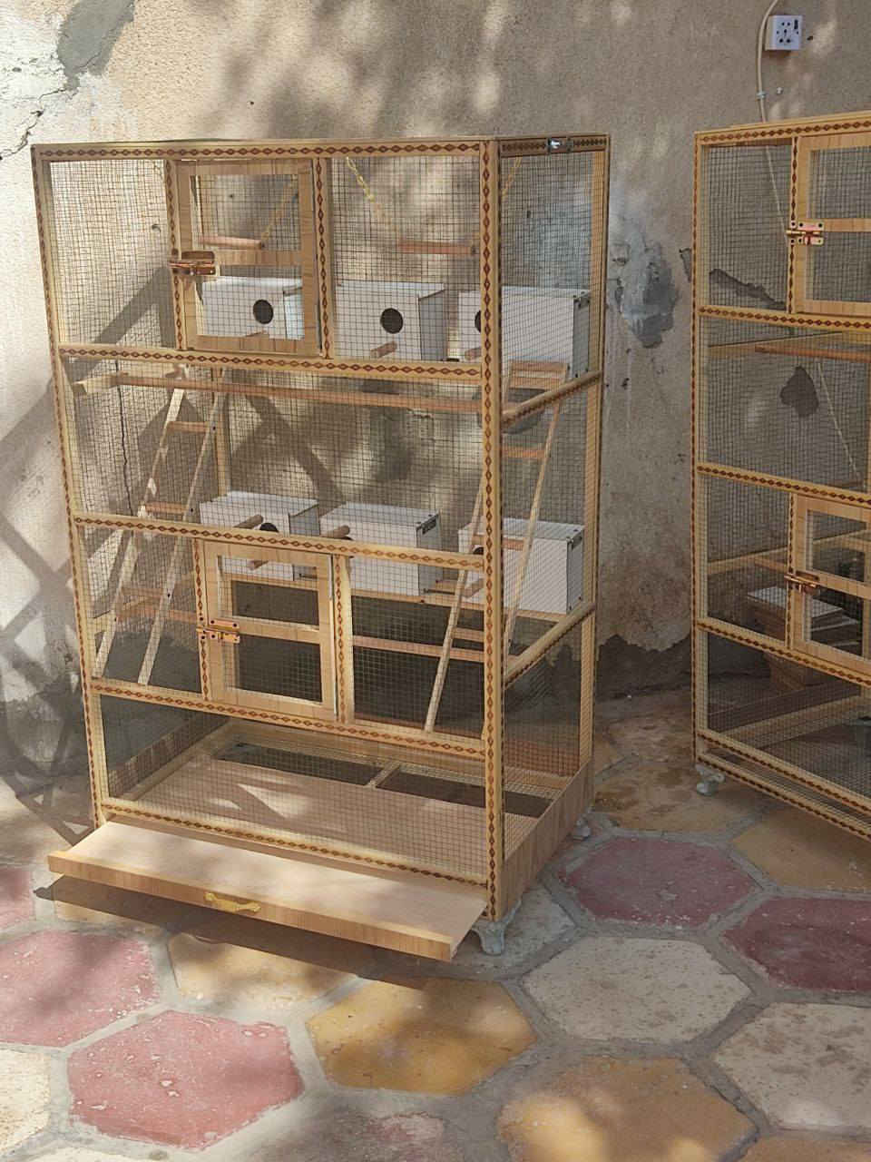 للبيع قفص خشبي عمل نجاره جديده غير مستعمل قياسات الارتفاع 1.60 العرض 1متر عرض البطن النزال 60 cm يحتوي على بيوت عدد 6 مراجيح عدد 2 درج عدد 2 ومجرى للتنظيف جراره القفص أحله من الصور سعره 75الف وبيه مجال ناصريه حي اور خلف جامع الحسن *********** يوجد واتساب
