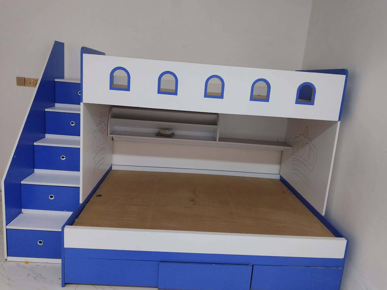 سرير طابقين الطابق الاول عرض متر ونص والطول مترين والجوه جرارات الطابق الثاني العرض متر والطول مترين والمدرج جرارات نضافة ميه بالميه المكان نجف


**إذا كنت صاحب هذا الإعلان وتريد حذفه لأي سبب، رجاءا أرسل رسالة إلى الدعم الفني**