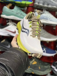 ماركة ساوکونی وكالة اصلي قياس : ٤٤.٥ طول القدم :٢٨.٥سم للحجز دذلي خاص ...