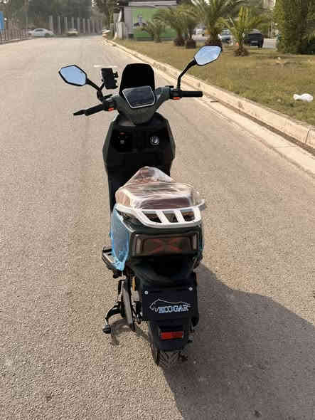 السلام عليكم ورحمة الله وبركاته 
دراجه شحن فضائي 
تشغيل بصمه 
دبل سويج 
اشاير +دبل اشاره 
3سرع توصل 80km
6بطاريات مسطره دبل تمشي 50km
ملف 2000
شاشه اعطال 
لايت زنون عالي ناصي 
نضام قاطع دوره 
بريكات دهن دسك امامي خلفي 
دبل بجم حمايه من الماء (اغسل براحتك)
دراجه جديده كلش 
السعر 850وبيها مجال 
مكاني زيونه
***********
