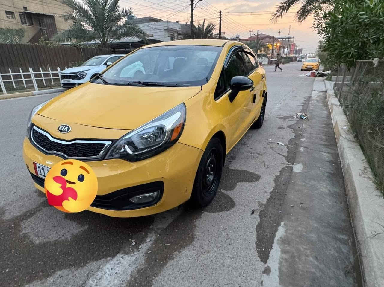 للبيع كيا ريو 2013  رقم بغداد انكيزي مكينه 1600 GDi  الامريكي معروف سيارة حلوه مكينه كير كفاله شوصي الاماميه واللغود مكفوله بيها فقط تصليح بخشم الشاصي الخلفي يعني يم البراكيت وبيها طخه بالدعاميه الخلفيه  والبكلايت موضحه بالصوره مصفره هيئه وغرامات باسمي شرط التحويل بيها كامره بلاديه مواصفاتها معروفه 
مكاني بغداد الزعفرانيه 
***********  
السعر ٧٣ وبيها مجال قليل رجاءً
