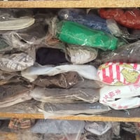 شلعة ملابس اوربية جديدة نسائي واطفال ومحير مشكل سعر القطعة الف ونص شلع...