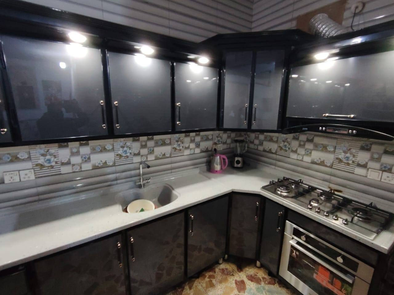 إعلان بيع كاونتر مطبخ (شبه جديد) مع الملحقات
​للبيع كاونتر مطبخ متكامل وبحالة ممتازة جداً، لم يستخدم إلا لفترة وجيزة (3 أشهر فقط)، والسبب هو الانتقال إلى منزل آخر واختلاف القياسات.
​المواصفات والتفاصيل:
​الحالة: نظيف جداً (شبه جديد) استخدام 3 أشهر.
​الملحقات المتضمنة: * طباخ (عين) بتصميم حديث.
​فرن بلت-إن (Built-in) متناسق مع الكاونتر.

​السعر المطلوب: مليون و ٧٠٠
​ملاحظة: الكاونتر مصمم بجودة عالية وتفاصيل عصرية، وهو فرصة ممتازة لمن يبحث عن مطبخ جاهز وبسعر أنسب من الجديد.
​للتواصل والاستفسار:
***********
الموقع: كربلاء مجمع الغدير السكني
