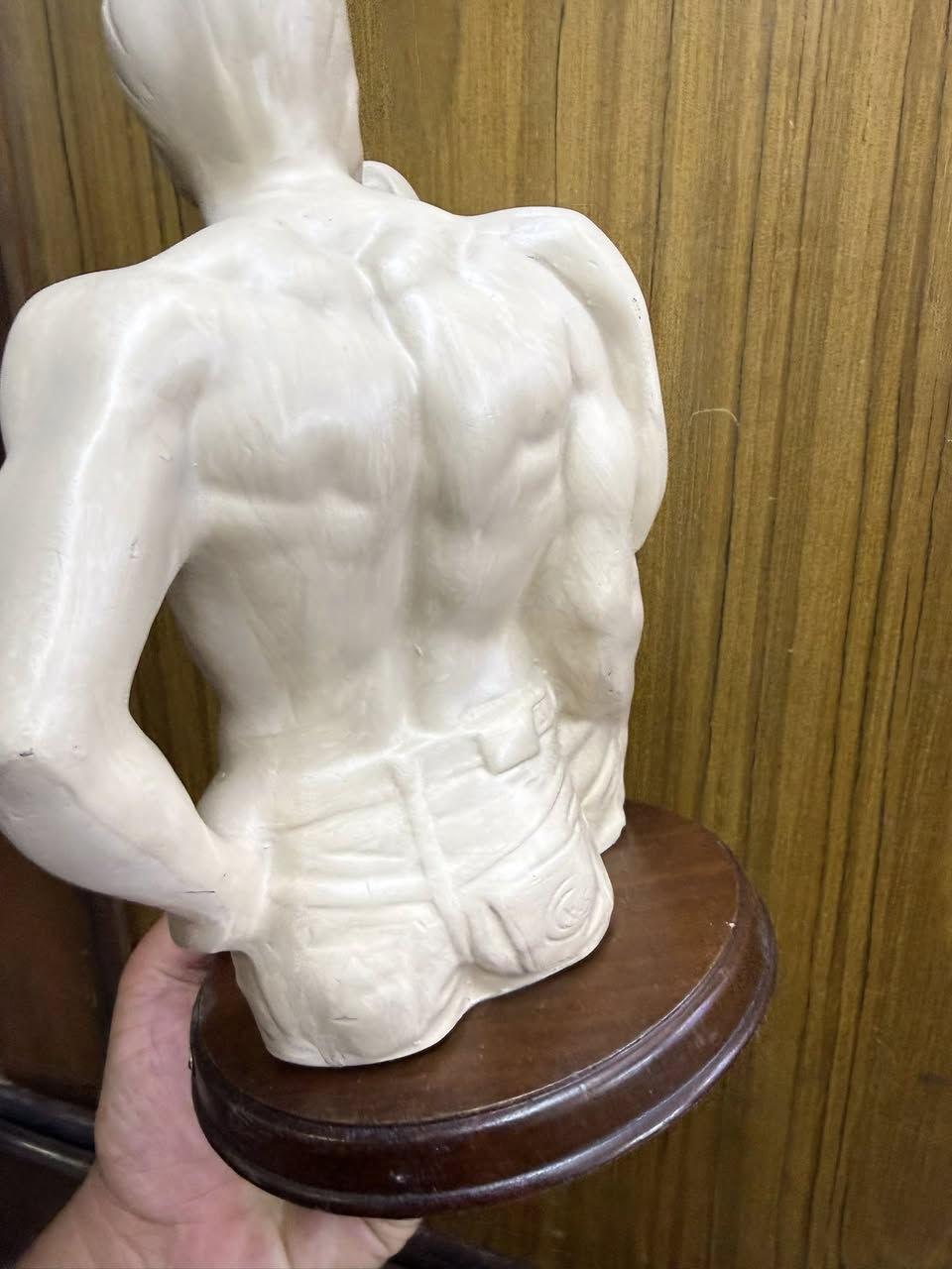 تمثال القبله اوربي المنشأ عجينه ثقيل جداً ارتفاع 31 سنتم وزن ثقيل شغل ايد ب 90 نهايته


**إذا كنت صاحب هذا الإعلان وتريد حذفه لأي سبب، رجاءا أرسل رسالة إلى الدعم الفني**