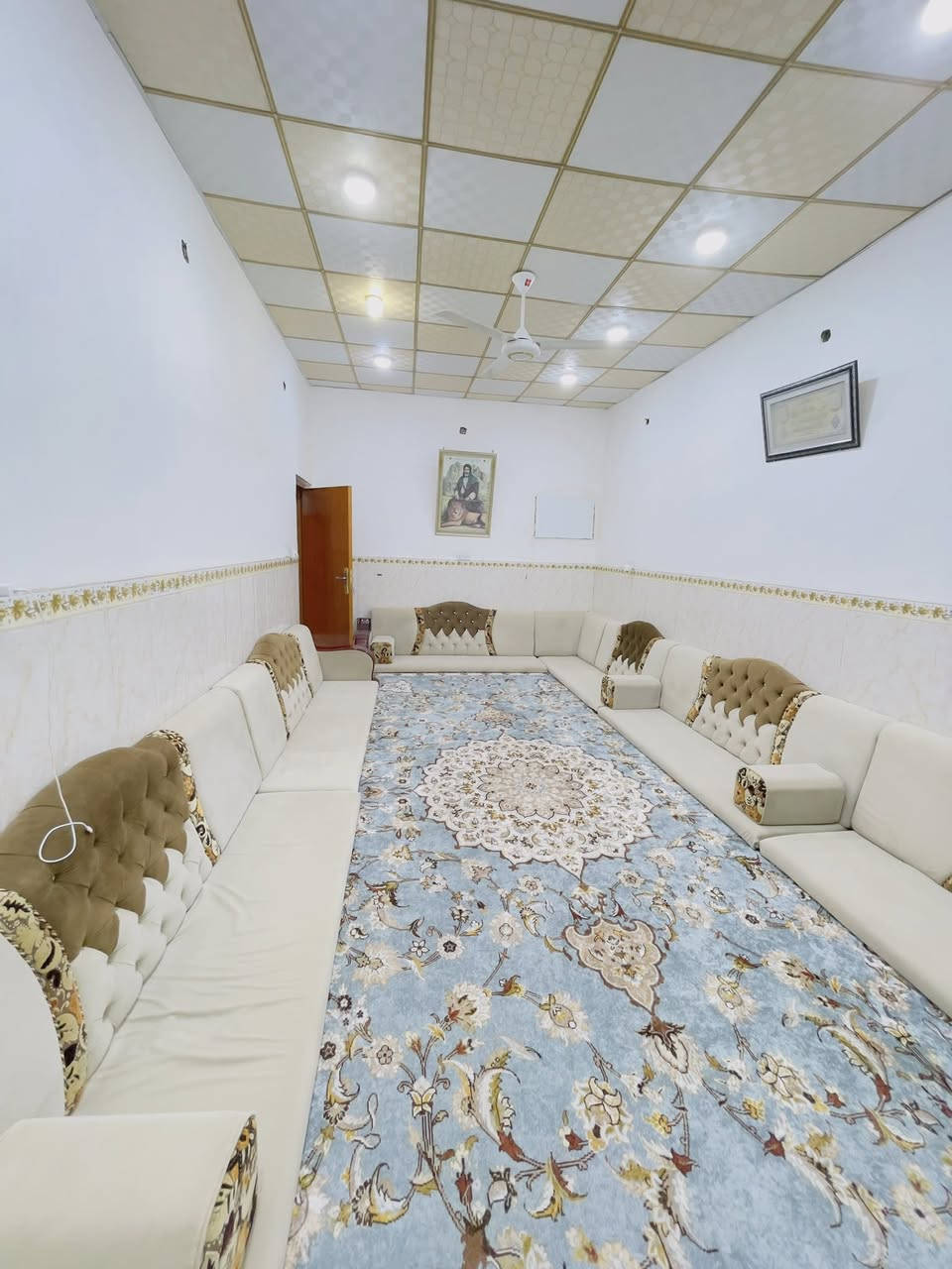 سلام عليكم 
دار سكن للبيع في منطقه ٣٦ قريب جدا لشارع السيد 
المساحه ١٥٠م طابق واحد بناء ٢٠١٨

يتكون من غرفه كبيره وصاله واستقبال ومطبخ وصحيات داخل وخارج 
للأستفسار آكثر ومعرفه السعر اتصل او مراسله الصفحه 
ملاحظة نستقبل جميع العروض ماعليكم سوى الأتصال او زياره مكتب #فراس #الزيادي للعقارات 

الواقع في حي ألحكم قرب صيدليه آدم وسنكون في خدمتكم 
📞📞📞📞📞***********
