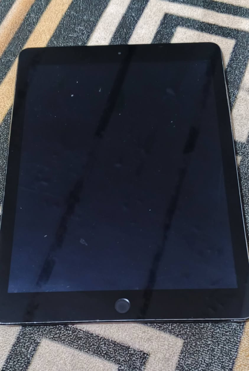 ايباد اير 1 للبيع. عاطل ما اعرف شبي سعره 20 الف. مكاني بغداد مدينة الصدر شارع الداخل للتواصل واتساب ***********
