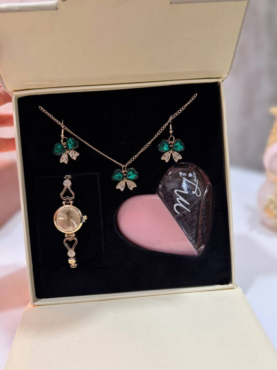 🎀 بكج نسائي راقي يتكوّن من:
💎 قلادة بتصميم مميز
💅 طلاء ثابت ولمعة ناعمة
🕰 ساعة أنيقة
🌸 علبة عطر بشكل فخم وجذاب

📦 البكج يجي بعلبة خاصة وجاهزة للإهداء
✨ هالمرة العرض كلش حلو وناعم… يرضي كل الأذواق 💕
💖 مميزات البكج:
✅ طلاء ثابت
✅ ضد الخدش
لا تحتارين بالهدايا بعد… هديتك صارت جاهزة وبذوق عالي 💖
#السعر_18توصيل 4


**إذا كنت صاحب هذا الإعلان وتريد حذفه لأي سبب، رجاءا أرسل رسالة إلى الدعم الفني**