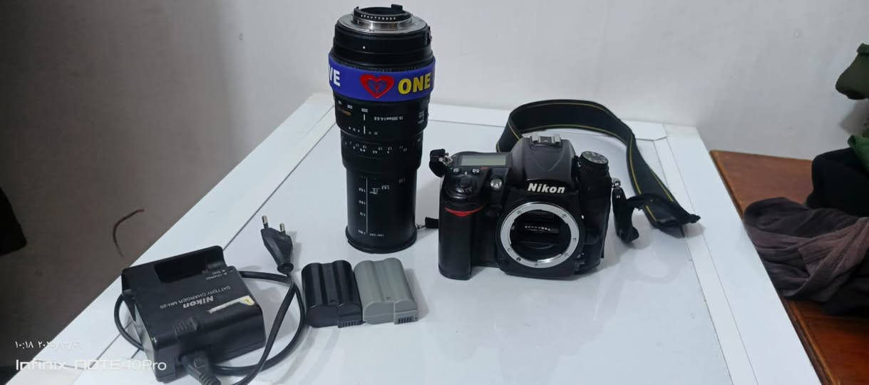 السلام عليكم كامره نيكون D7000للبيع نضيفه وعدسه 70/300رياضي وياهة بطاريات 2 ورام 64كيكه السعر بل خاص ***********
