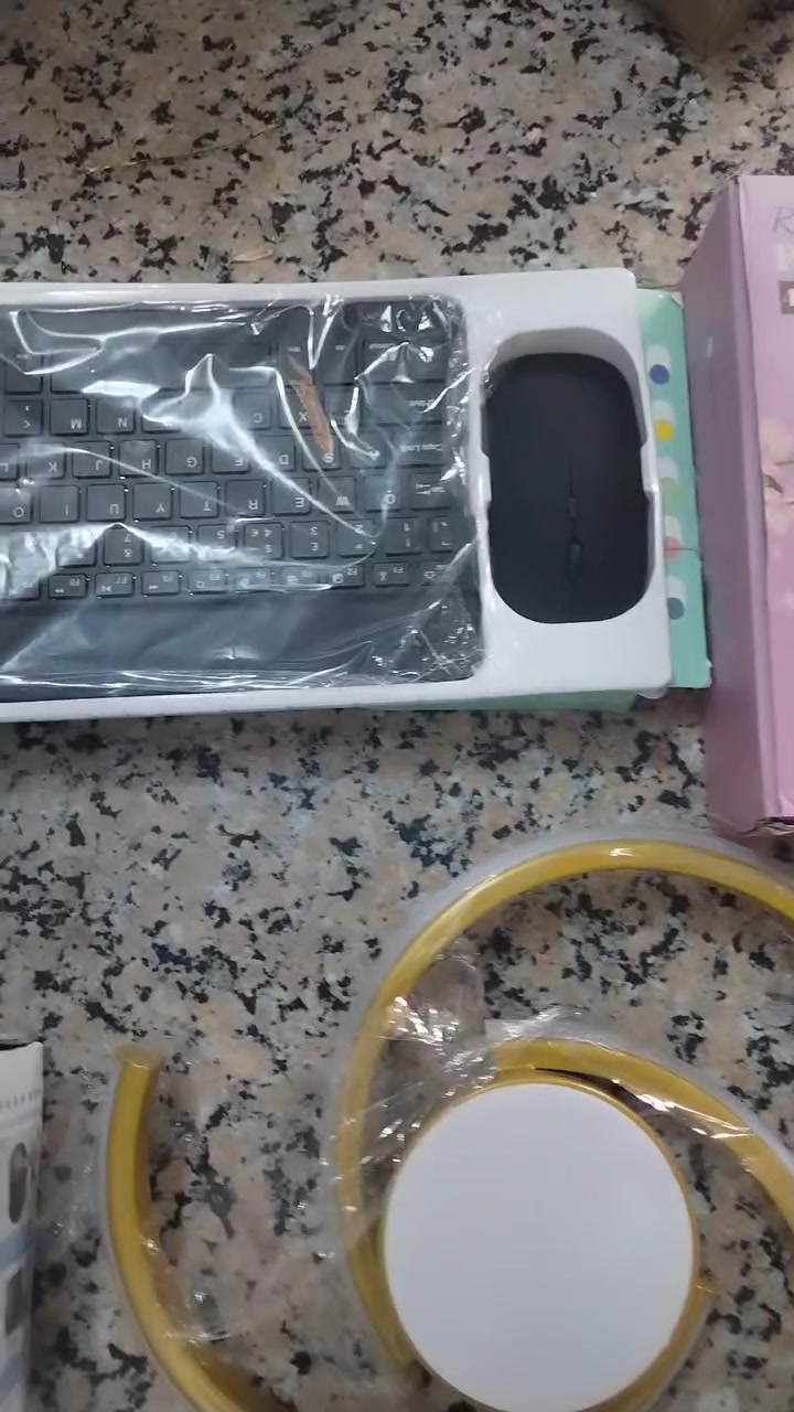 شلعه الكترونات كلهن شغالات شرط ٢٩ قطعه الكتروني وياهن مغناطيس وزنه ٣ كيلو  مزاد الي يشتري ينورنا والي يعامل لا يدخل رجا


**إذا كنت صاحب هذا الإعلان وتريد حذفه لأي سبب، رجاءا أرسل رسالة إلى الدعم الفني**
