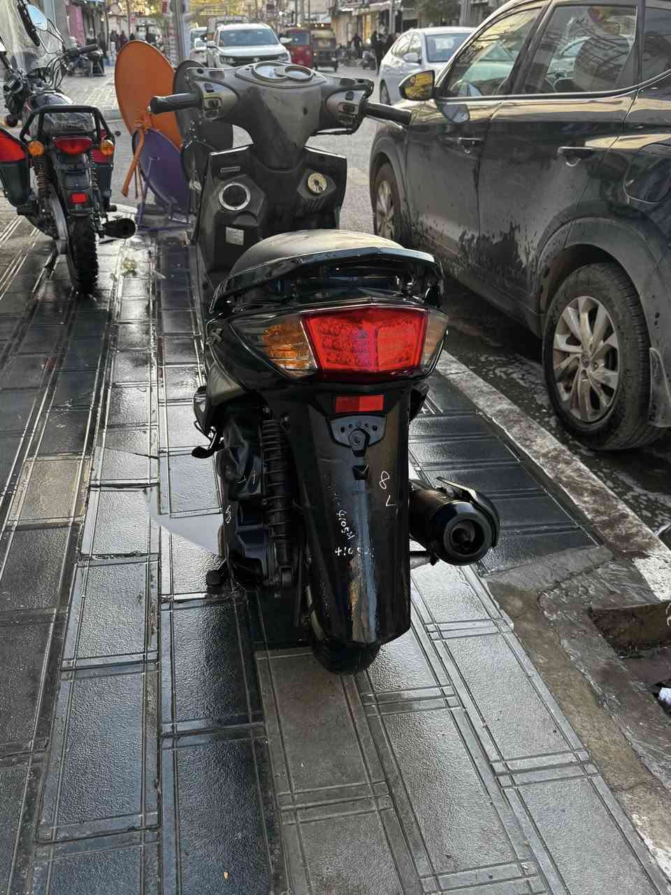 السلام عليكم سكنس فحل كوري نضافة مثل ماموضح بلصوره كفرات بلادية مكينة بلادية ممفتوحة قبق كلجات كوسو رياضي فقط عداد وشاشه عطلان السعر 800 وبيهه مجال كلش بسيط مكاني بغداد العطيفية 
للاستفسار ***********
