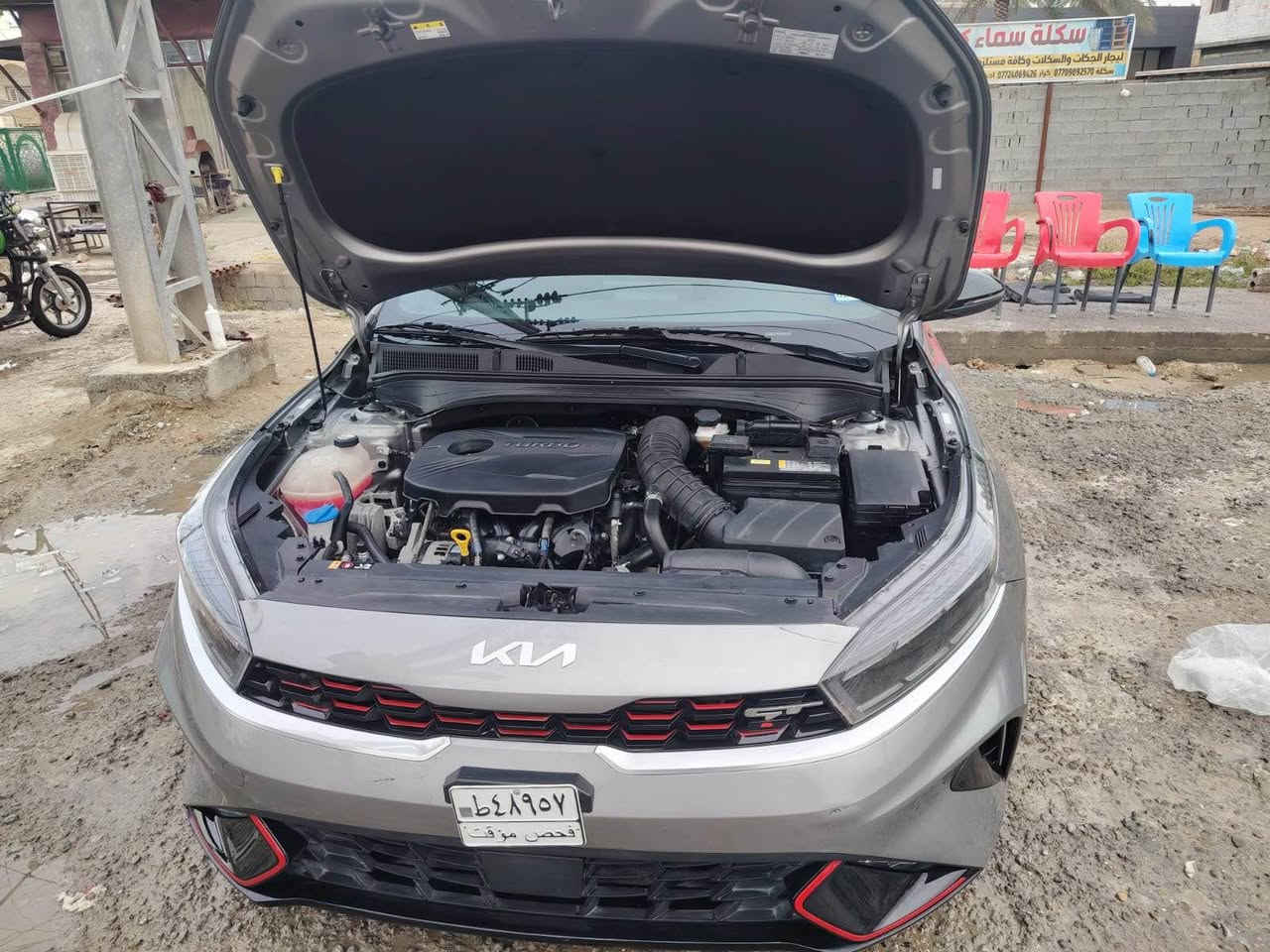 حادث من الخلف قبق جنطه مصبوغ نصه وبيها بارد بخشم الجاملغ موصفات الجيني معروف مكينه 1600 تيربو السياره جديده *********** كربلاء, العراق
