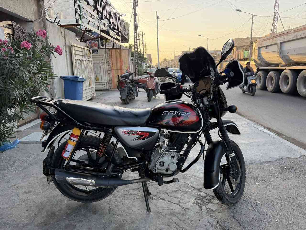 السلام عليكم بوكسر موديل 23 نازله 24 مرقم لوحه وسنويه باسمي تحويل ثاني يوم كير شاصي مكينه مكفولاتاي نقص مابيه مكاني الحريه
***********
