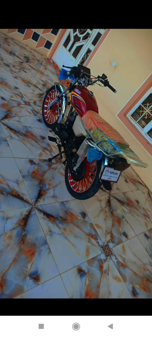 السلام عليكم دراجة سيفان موديل 2025دراجة نضيفه وخير من الله ما نقصه اي شي  مكاني ديالى الخالص ناحيةالسلام  راسلني خاص او رقم ***********
