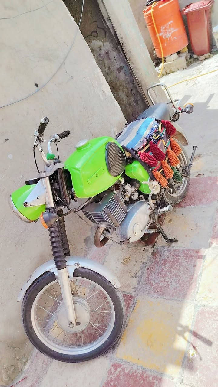 السلام عليكم للبيع ماطور امزت ٨١ماطور مكينه كصه ٤ مكينه نضيفه شاصي لحيب بس جوه لكشن بدون بدون مكانه نجف لشراي يتصل ويدلل مستعجل عل بيع رقمي ***********
