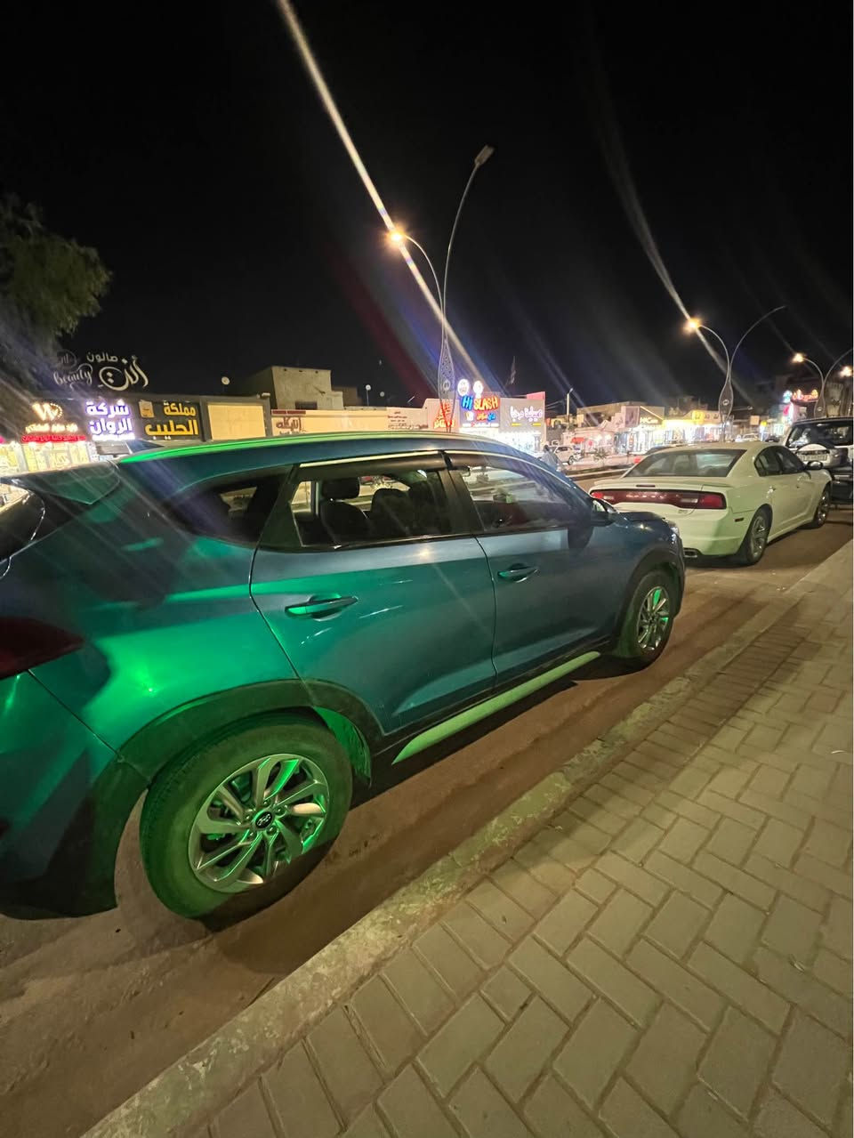 �🔥 للبيع هيونداي توسان موديل 2018 🔥🚘

🔹 اللون: أزرق مميز وجذاب

تفاصيل الفحص للسيارة المعروضة:
 • بارد
 • صبغ + فتح
 • صبغ + بارد + رصعات
 • بارد + رصعات + كلير باب السائق + تطييب باب السائق
 • رصعات
⸻

ملاحظات:

يوجد خدوش ورصعات وتكميل وكلير وجراد + الفحص يخص الصبغ فقط.

🔹 محرك اقتصادي وقوي
🔹 مكفولة من الحوادث (فحص كامل)
🔹 مكيف ثلج ❄️
🔹 شاشة + كاميرا خلفية
🔹 جنوط ألمنيوم
🔹 استخدام شخصي والسيارة مرتبة جداً

✨ السيارة جاهزة وما تحتاج أي مصروف
👌 المعاينة خير برهان

📍 المكان: بابل – قضاء المحاويل
💰 السعر: 150 ورقة وبيها مجال
📞 للتواصل: خاص أو اتصال على الرقم ‭٠٧٧٢ ٨٢٤ ٨٦٢٥‬
‭٠٧٧٢ ٨٢٤ ٨٦٢٥‬ حلة, بابل
