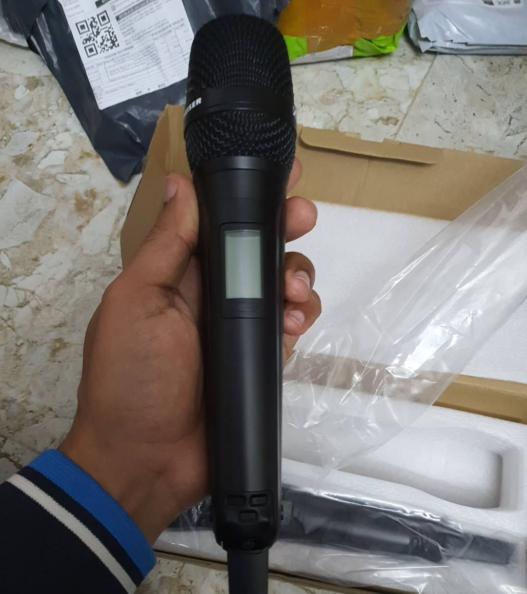 مايكات جدد بدون جهاز تكدر تغير الهيرتزية ويربط على اي جهاز وانتم اعرف بعد 
 ماستر مو اصلي لان الاصلي فوك ال الف دولار سعرة


**إذا كنت صاحب هذا الإعلان وتريد حذفه لأي سبب، رجاءا أرسل رسالة إلى الدعم الفني**