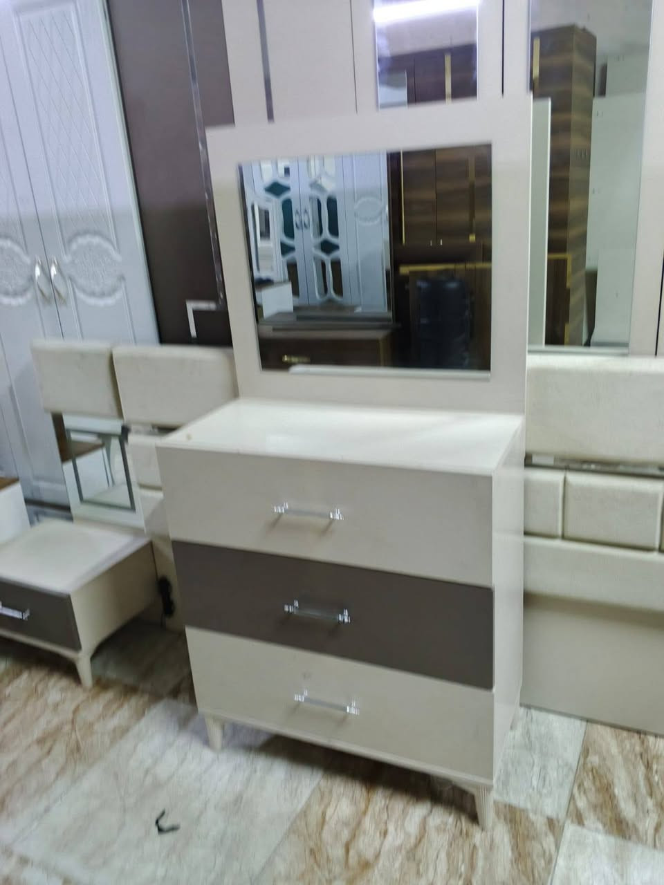غرفه نوم اخو الجديد كلش نظيف ٥ قطع سعر ٤٥٠ بيها مجال شراي تعال خاص عنوان كركوك
العنده غراض للبيع راسلوني *********** او اتصال ع رقم داخل محافظه كركوك
