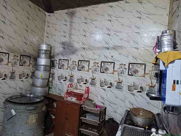 بيت للبيع المساحه 100 السعر 17 موقع البيت حي الزهراء على شارع الشريفات ***********
