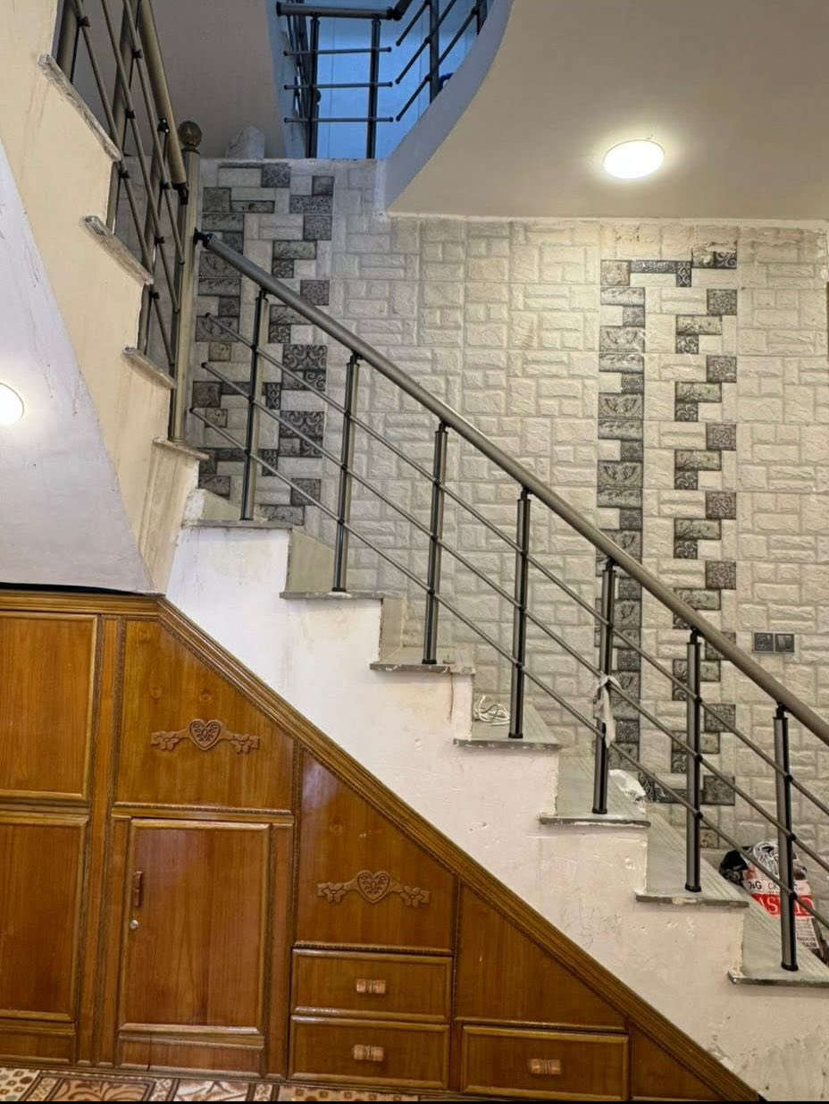 بيت  100 متر طابقين طابو صرف
حي الامام  
ابعاد البيت  الوجه 5 م
النزال. 20
رابع دار عن شارع حي الامام الرئيسي
بشارع كماليات ابو زينب 
الطابق الاول 
غرفه 4 في 5 
مطبخ 4 ونص 3 ونص
هول 5 في 4
استقبال 5 ونص في 3 ونص
حمام  1،5 في 2 م
حمام خارجي
الطابق الثاني 
غرفه 4 في 5
غرفه 5 في 4،5
هول كبير 
حمام  1،5 في 2
السعر 195  مليون وبي مجال بسيط
للاستفسار الاتصال على. ***********
