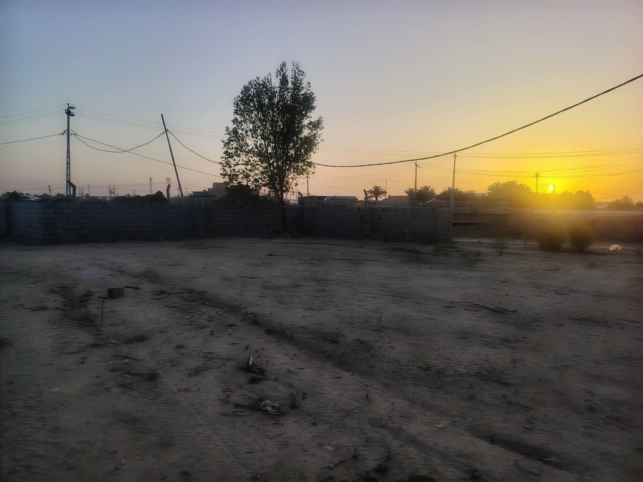 سلام عليكم ارض زراعيه سند 25 للبيع المساحه نص دونم عل شارع العام مباشر عل طريق سنيه جهت الزوار يم جسر السنيه  تريد منه 500 تريده كله عادي ***********) (***********
