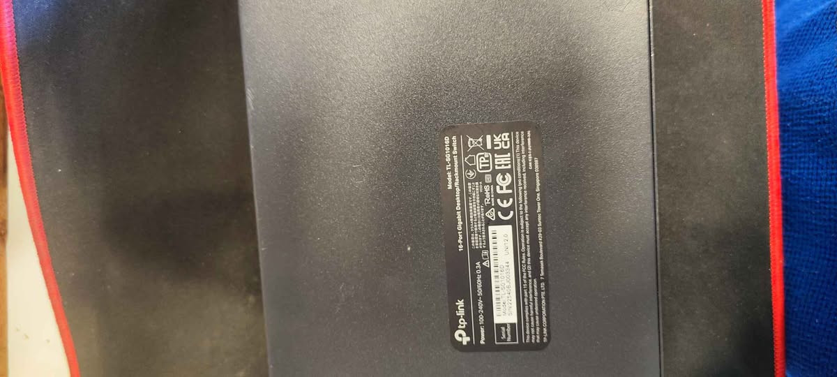 للبيع سويتش شبكات TP-Link نظيف جداً 💻🌐
​الموديل: TL-SG1016D (يحتوي على 16 منفذ جيجابت فائق السرعة 1000Mbps).
​الملحقات: يأتي وياه 8 وايرات Cat6 أصلية، طول الواير الواحد 5 متر.
​الحالة: مستعمل بحالة ممتازة وشغال 100%.
​السعر للطقم كامل: 55,000 دينار.

​مكان التواجد: [بغداد الجديدة] 📍
للمراسلة على الخاص أو الاتصال: [***********] 📞 بغداد, العراق
