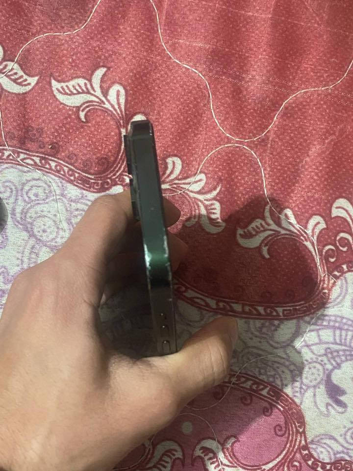 سلام عليكم ١٣ عادي وتر كلشيي ممبدل بي بطاريه ٨٣ وذاكره ١٢٨ الجهاز كلشي موضح بلصوره بس الشاصي مالته بي طخات بصيطه والشاشه بيها بيها طخه شعرايه مصوره واضحه فيس ايدي شغال الجهاز كلشي شغال بي وحلو سعره ٣٥٠ وبي مجال توصيل موجود وخادم رقمي ***********
