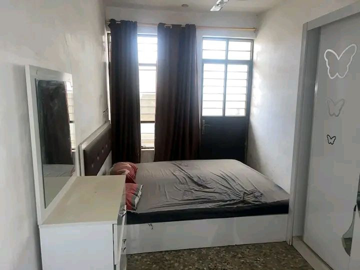 السلام عليكم ..
دار  مشتمل بناء حديث ومؤثث كامل غرفه نوم مطابخ استقبال وبس غرفتين نوم فارغات في 
كمب ساره شارع إفران ام البنين 
معروض للإيجار ب600 الف  .
يفضل عائلة زغيرة وشرط يكون كفيل من المنطقة او وجه عشائري معروف
للاتصال بالرقم ***********
