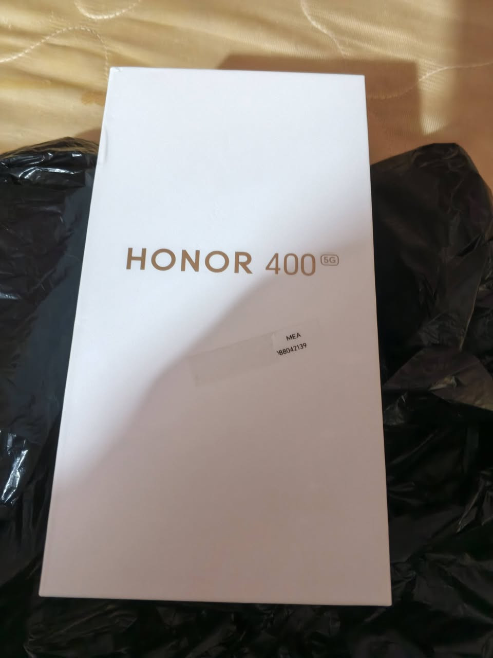 السلام عليكم ورحمة الله وبركاته هونر 400 جهاز نظيف جداً تجي وتشوفه صارلي اقل الشهر  من مشتريه، اشتريته 475  واريده 375 وبي مجال  العنوان البصره قضاء المدينه  مواصفات الجهاز بمواصفات قوية تشمل شاشة AMOLED بمعدل تحديث 120Hz، ومعالج Snapdragon 7 Gen 3، وكاميرا رئيسية 200MP، وبطارية ضخمة 6000mAh مع شحن سريع 100W، بالإضافة لدعم 5G، وذاكرة وصول عشوائي (RAM) تصل إلى 12+12 جيجابايت، ويعمل بنظام Android 15 بواجهة MagicOS 9، ويتميز بمقاومة للماء والغبار (IP66) ومكبرات صوت ستيريو وتصميم متين معتمد ضد السقوط الشراي يتصل ويتدلل ***********
