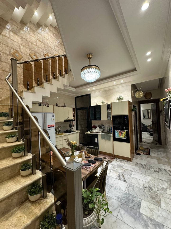 🏡دار حديث للبيع🏡
🔺 المساحة :٩٥م مميز
🔻الواجهة:٤.٧٥م. النزال:٢٠م 
🔹سنة البناء :٢٠٢٤
     🔶الطابق الارضي:     
       🔸️مدخلين 
       🔸استقبال
       🔸️صالة 
       🔸️مطبخ (حار + بارد)
       🔸️خدمات صحية 
       🔸️غرفة نوم كبيرة
       🔸منور جانبي  
 
🔶الطابق الاول:  
       🔸️عرفتين نوم كبيرة (سويت)       
       🔸صالة 
       🔸️خدمات صحية 

📌موقع الدار/ حي البنوك خلف شارع الميثاق
🔶شارع 15+ رصيف 
_____________________________________________
للاستفسار مراسلة الصفحة على الخاص 
او الاتصال على الارقام التالية:
☎️***********
📞متوفر واتساب+واتساب

او مراجعة⭕ مكتب الدار للوساطة العقارية⭕
📍 عنوان المكتب: حي البنوك بداية شارع الكنيسة من جهة الجسر
