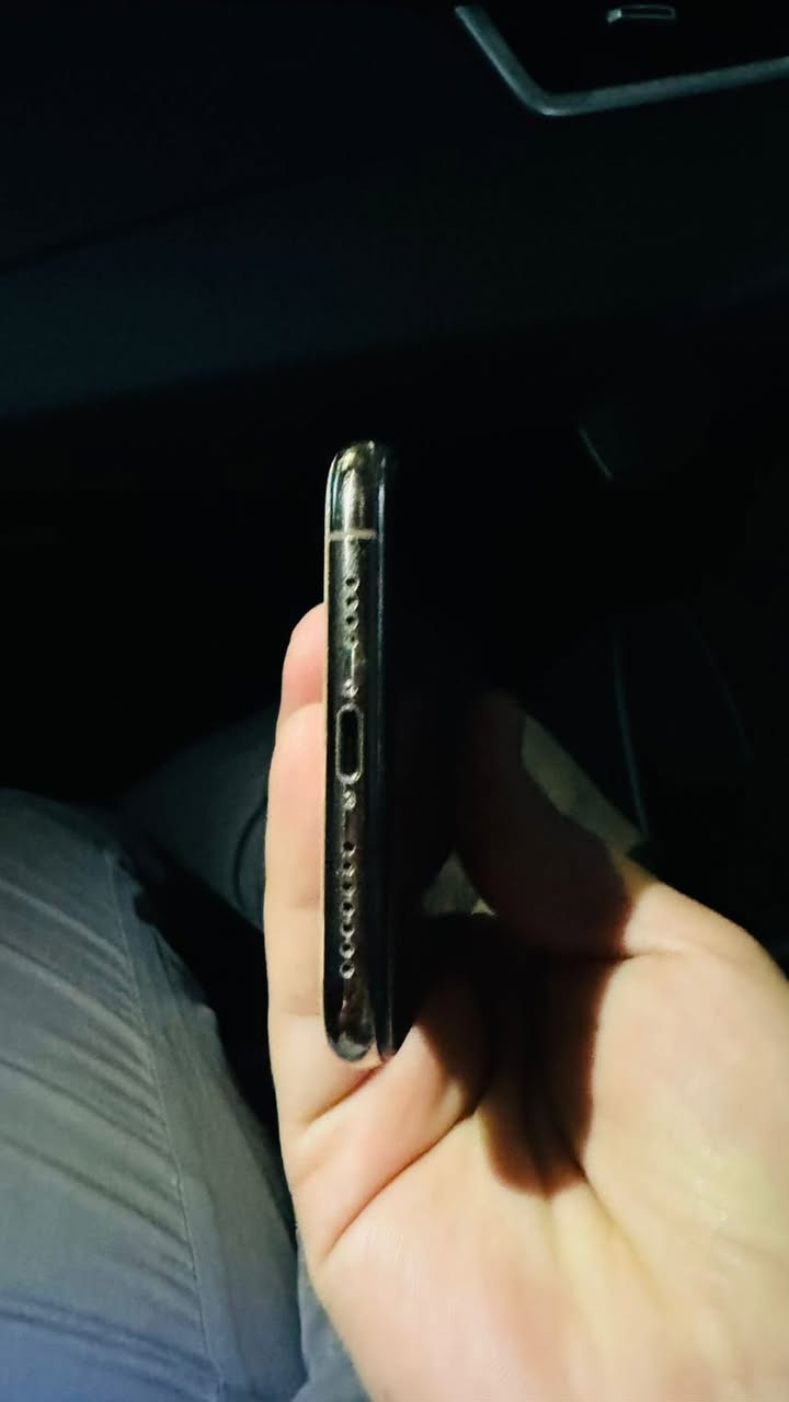 سلام عليكم🖤
اكس ماكس ذاكره 256 
بطارية 79 
جهاز مبدل بي شاشه اصلية والفيس ايدي شغال⚠️
❗️سعرة ٢٥٠ الف وبي مجال بسيط 
متواجد فقط واتساب ***********
