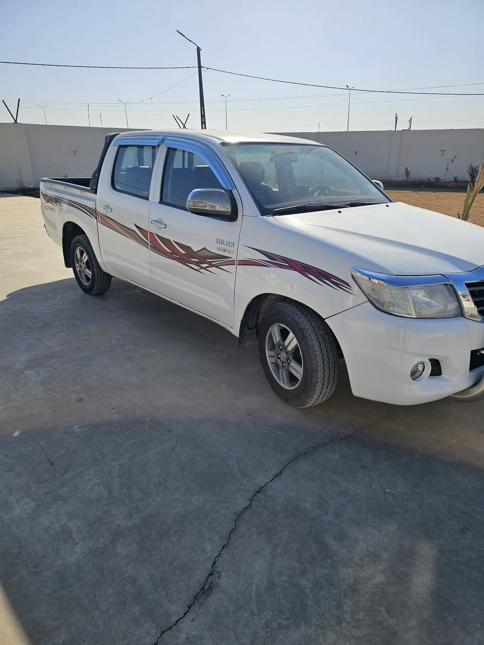 للبيع تويوتا موديل 2014 رقم ديالى شاصي 12كير اوتوماتيك السياره بيها 3 قطع تبديل بلادي  السياره حلوه السعر 185 بيها مجال / ***********
