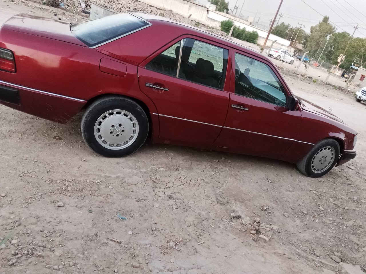 موديل 92كيرومحرك خراطيم 6سلندرجدد صدر امامي خلفي جدد كهربائيات كله شغله سنتر ريمونت التبريد شرط كلج الكمبريسر عاطل. فقط غرفته حلوه بسمنه مكانه نجف حيره ***********السعر 53
