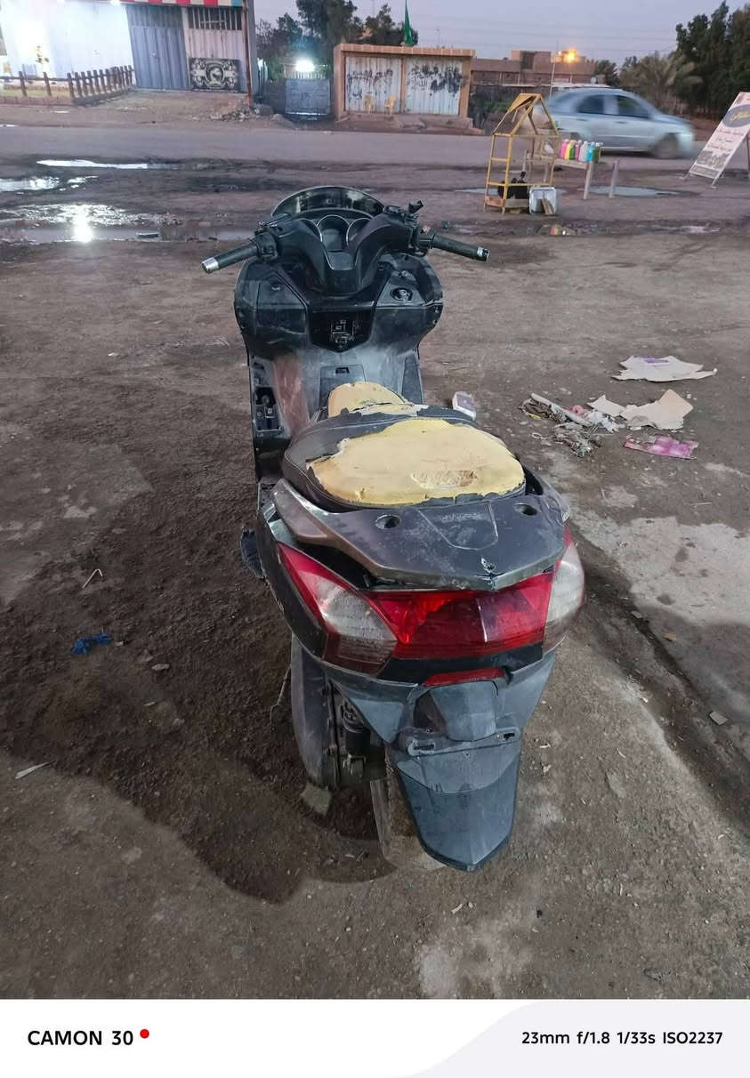 سلام عليكم ابيع كوم حديد دراجه شغاله عوزهه بس راجز قيم واخذ او مراوس مكاني بغداد جسر افرنسي ***********
