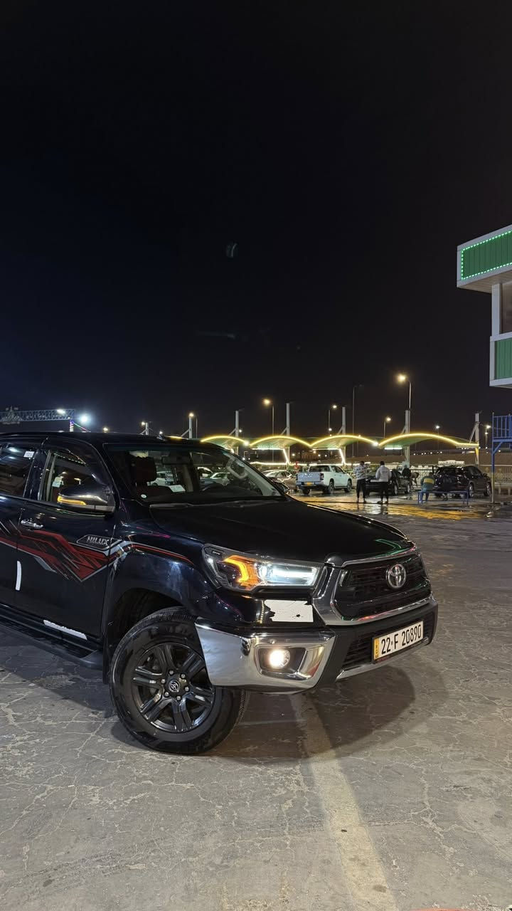 السلام عليكم
للبيع بيك اب هايلوكس  شركة ساز موديل 23 
السيارة خليجية كفاله عام بشرط 
ما عدا بارد بكد صبع 
و شخط ب بدي  كد شبر 
السيارة ماشية 107 الف كيلو متر 
السيارة احلى مواصفات ب هايلوكس 
مواصفات 
بصمة 
4x4 
دفلوك 
ثلاجة ب جكمجه 
بنيد جكات 
بدي جكات 
جام 4 اوتو ينزل و يصعد 
 تبريد كشنات 
شاشة كبيرة 
گير اوتو 
مكينة 2700  4v   بانزين 
كامرا خلفية 
شحن لاسلكي 
تحكم ستيرن 
مثبت سرعه 
مرايات شفط ينطبگن
سعر السيارة 
320 
للتواصل 
078 450 44 300
0772 111 6901
