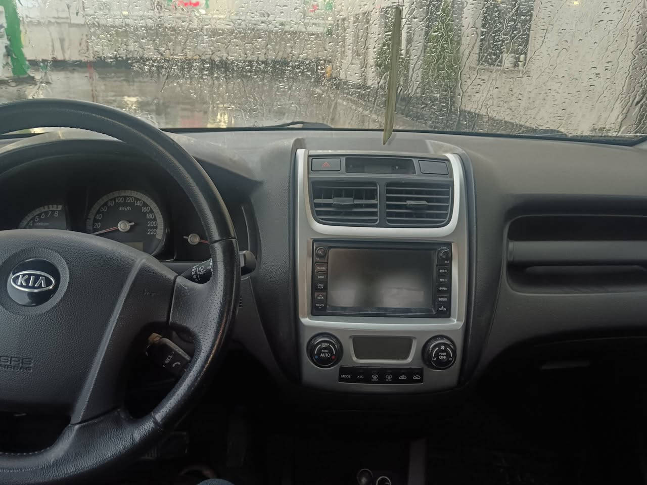 السلام عليكم ورحمة الله وبركاته للبيع سيارة نوع كيا سبورتج ٢٠٠٩ خليجي محرك ٢٠٠٠ فول مواصفات فتحة تدفئة بلكشنات كشنات جلد مسجل سيدي شاشة قلاب الأصلية دمام اصلي أسفل الكشنات تحكم ستيرن جهتين داخل جديد جدا مرايات شفط صدر امامي وخلفي تايرات جديد كير محرك لوك شرط الفحص السيارة مكفولة من صبغ رقم بغداد انكليزي الجديد سنوية جديدة رايدهة ١٢٠ وبيهة مجال بسيط للطيبين ***********. سيف
