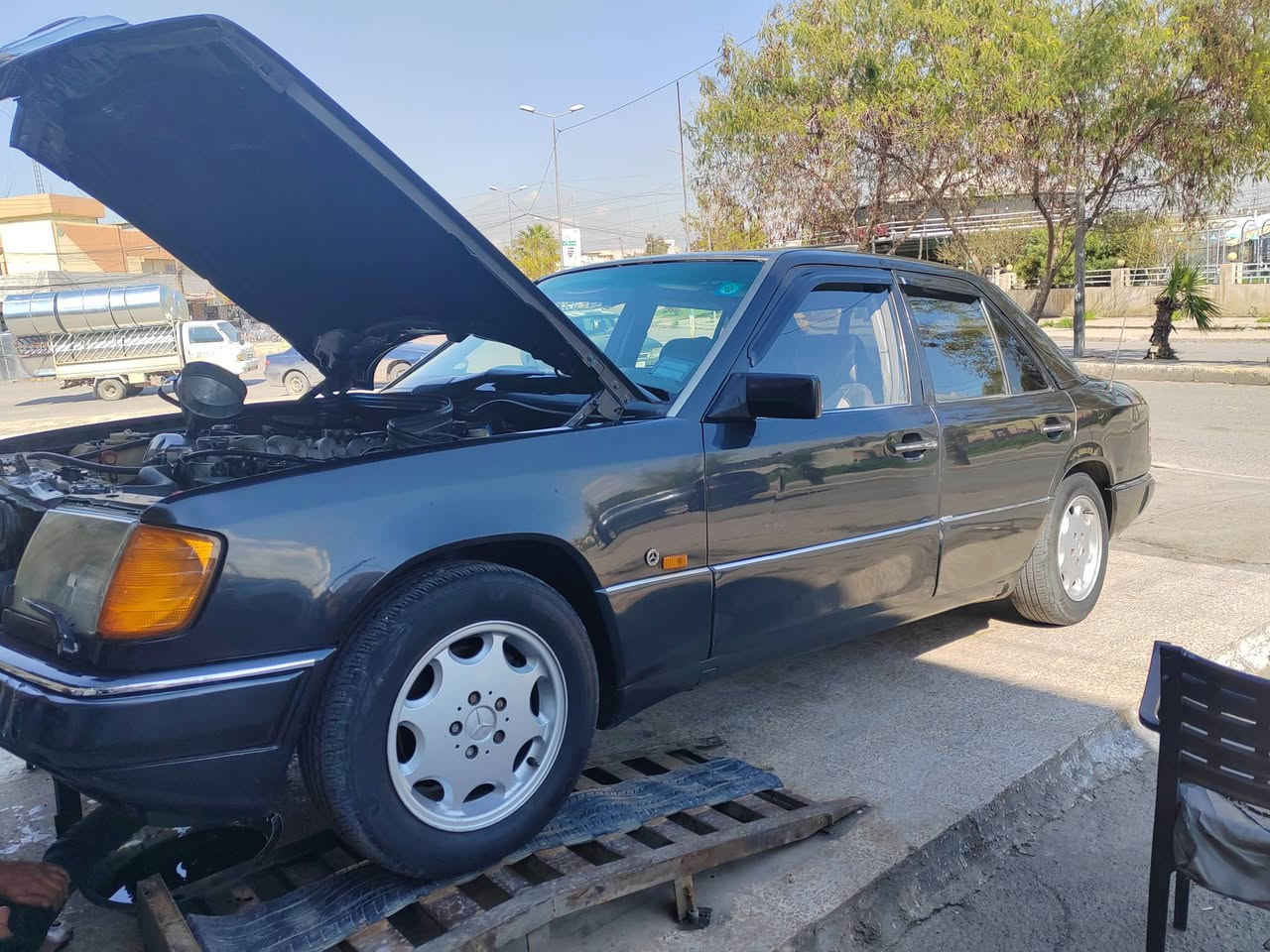 مرسيدس 260 موديل 92 رقم 📱 مسطره باسمي سنويه لل 31 مكينه ديزل سعر 58 وبيها مجال ويرهم  مراوس والاستفسار ***********
