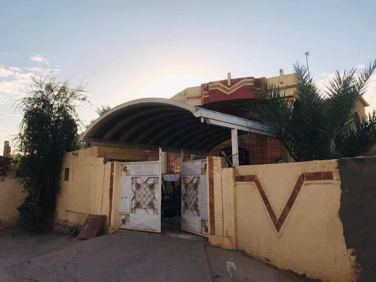 السلام عليكم 
بيت طابق واحد للبيع
العنوان الصوفيه الثانية قرب جامع النور

مرقم بابلدية طابو زراعي سند 25

المساحة ٤٥٠ متر
النزال ٢٨
الوجه ١٦

السعر ١٤٠ مليون قابل للتفاوض 

كلدور واستقبال وصاله وغرف نوم ٢  ومطبخ حار بارد وحمام داخلي وخارجي

للمزيد من التفاصيل
 يمكنكم زيارة مكتبنا مكتب العين العقار ع شارع 40 مدخل الصوفيه الثانية 
او الاتصال على الارقام التاليه 
***********
***********
***********
