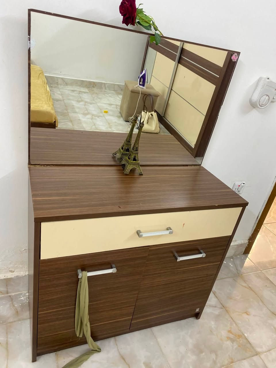 غرفة نوم للبيع خمس قطع
*********** السعر 250 الف وبي مجال شوية
