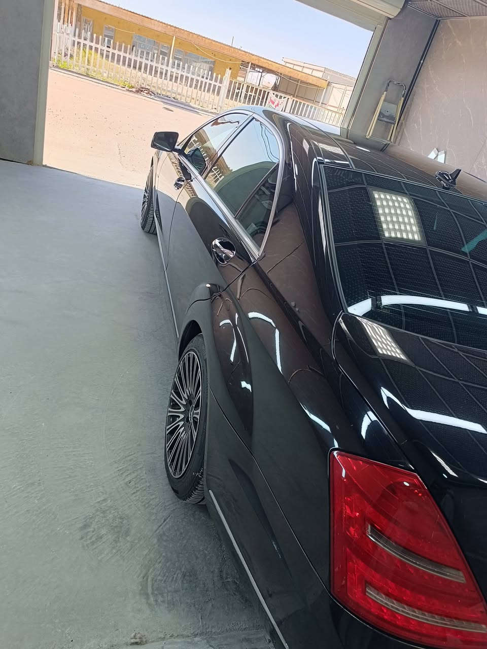 للبيع  اقره تفاصيل وشوف صوره 
مارسدس s350  فول مواصفات 
2011 اصل                     السعر 240
خليجي 
رقم اربيل دولي 
المواصفات باب طويله
بردات ٣ 
بانوراما قطعتين 
تبريد كشنات 
تدفئة كشنات 
ناظور ليلي  
كشنات ال٤ كهرباء 
جكات تصعد وتنزل السيارة 
عداد دچيتل 
جنطة كهرباء 
بيبان شفط 
داخل بيجي 
مري شفط 
تحكم ستيرن 
لد نهاري 
بكلايت لد 
مكينة v6
بردة جامة خلفية 
بصمات ابواب
وهواي مواصفات باقية 
السيارة نضيفة جدا 
بدون نقص برغي 
تخم تايرات 
مكان السياره النجف الاشرف 

الاستفسارات ***********
