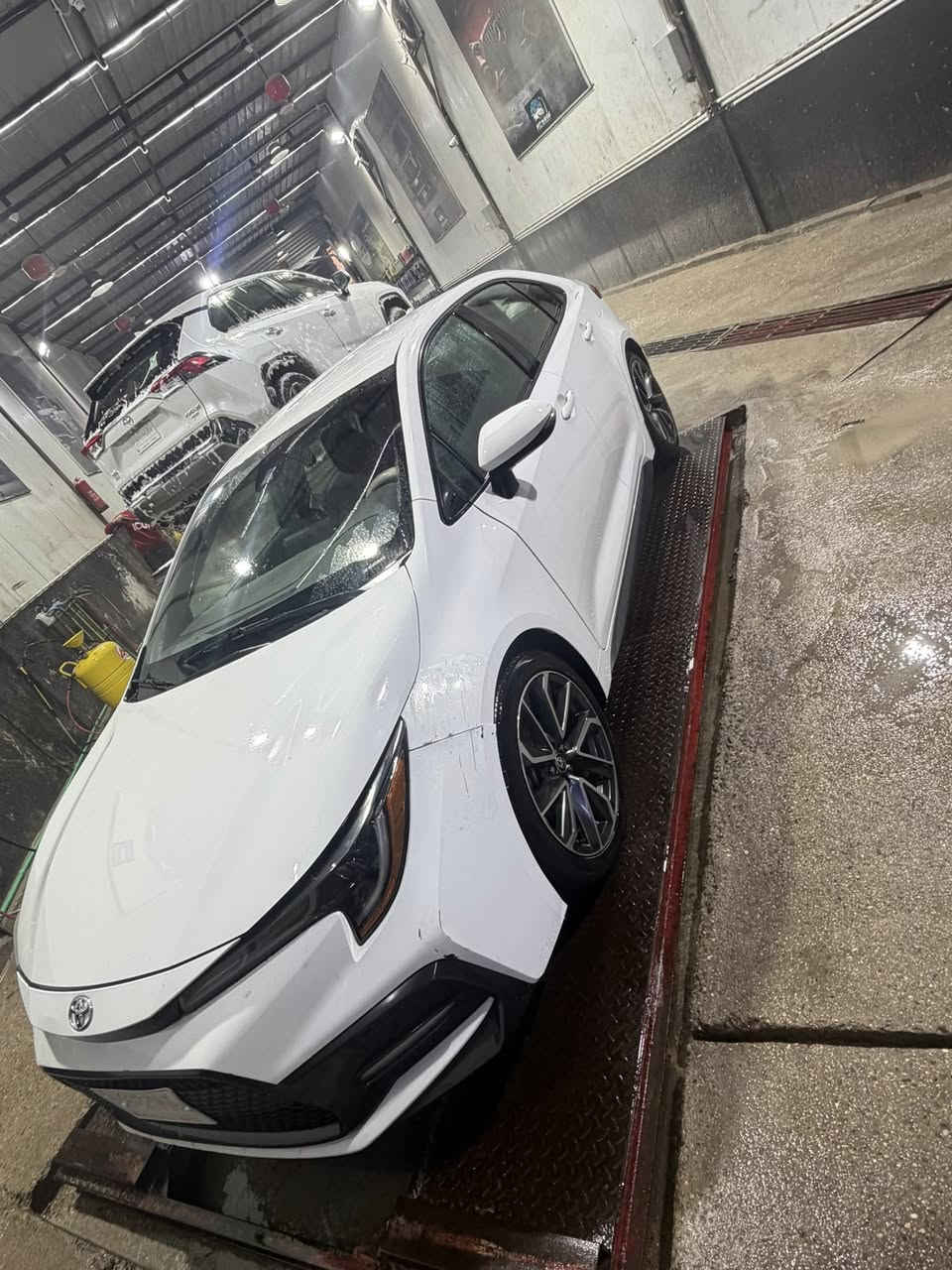 � تويوتا كورولا 2022 – SE سبورت
✔️ ماشيه: 9,000 كم فقط
✔️ محرك 2.0 لتر – 4 سلندر
✔️ قوة 169 حصان
✔️ قير CVT أوتوماتيك
✔️ دفع أمامي اقتصادي

✨ مواصفات:

 • شاشة لمس + Apple CarPlay
 • كاميرا خلفية
 • حساسات
 • جنوط سبور
 • مصابيح LED
 • تشغيل بصمة
 • مثبت سرعة
 • تحكم ستيرن

السعر 140 ورقه 
الاستفسار ***********
                 ***********
